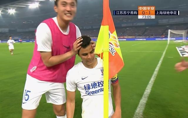 上海申花训练开放日,转会期更衣室发声引观众欢呼,美洲杯在即,球探报告显示潜力的简单介绍 上海申花训练开放日,转会期更衣室发声引观众欢呼,美洲杯在即,球探报告显示潜力的简单介绍